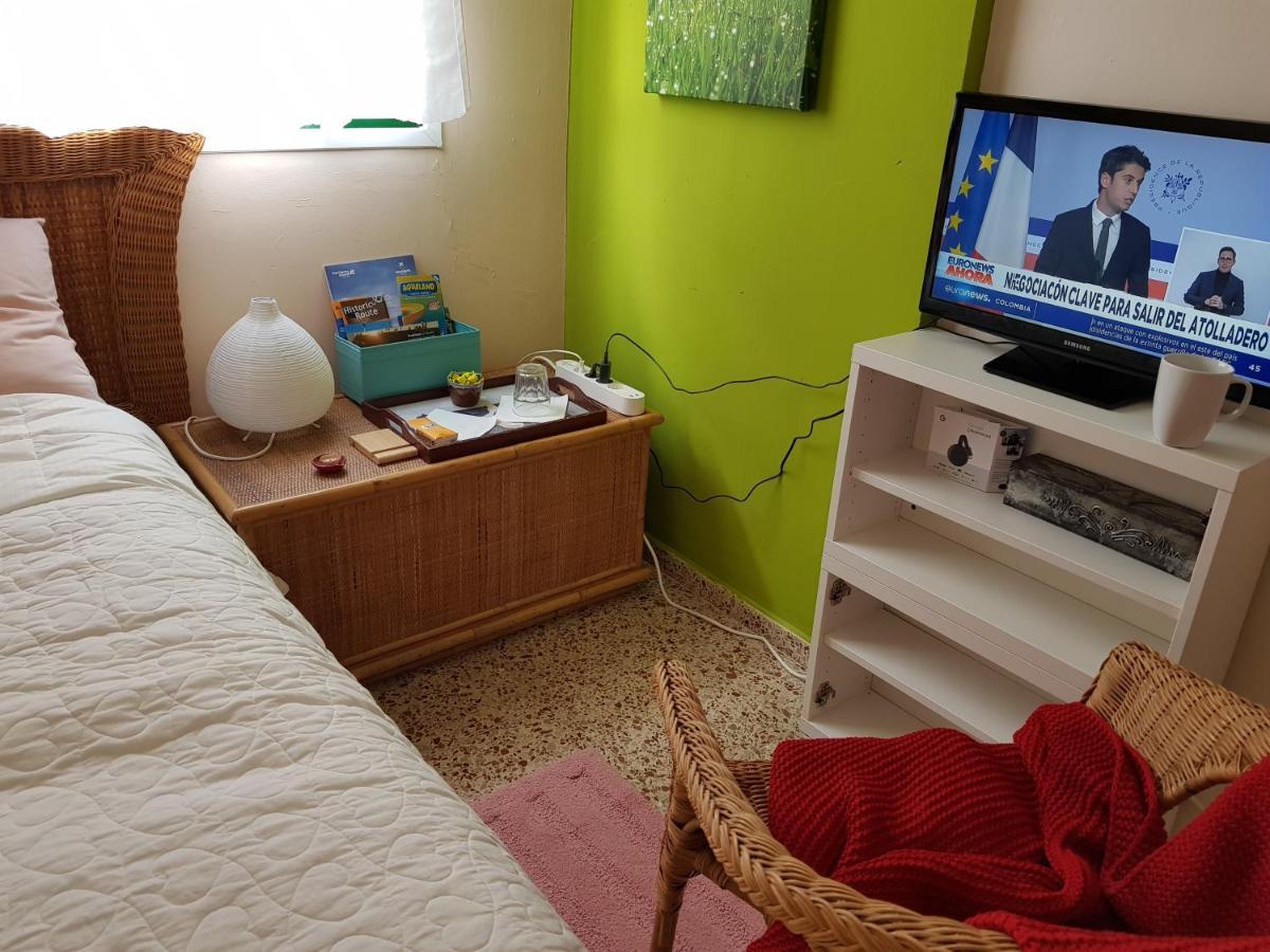 The Poppies Guest House - 100M Ocean - Private Spaces 칸델라리아 외부 사진